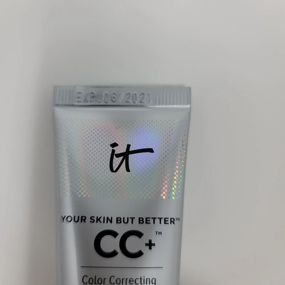 IT Cosmetics CC+ Color Correcting Full Coverage AntiAging Cream Light 1.08 Fl Oz